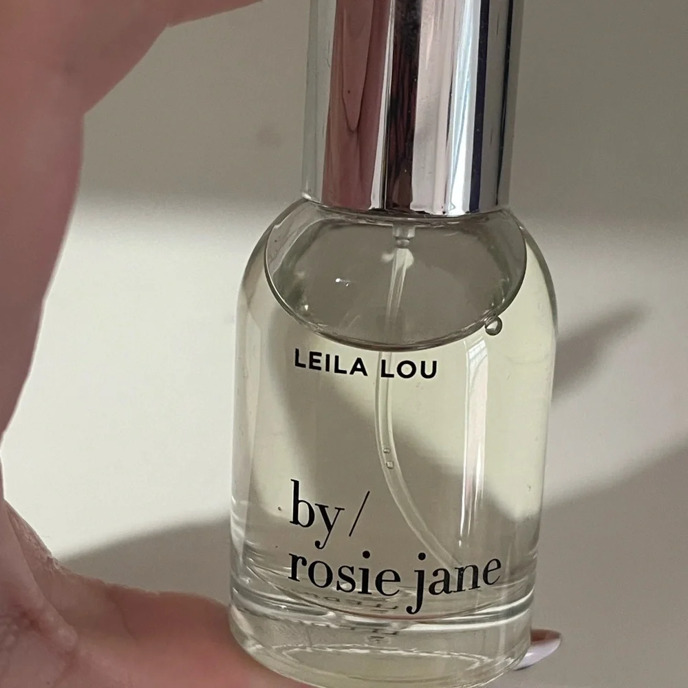 Leila Lou by/ Rosie Jane Cleanser - Picture 2 of 3